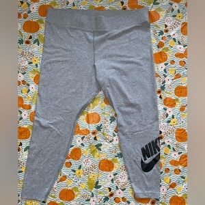 New! Never Worn! Light Gray Nike Legging
